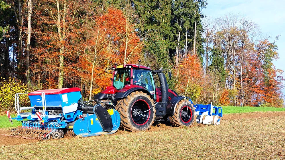 Tiefenlockerung-, Bodenbearbeitung-, Saatbettbereitung und Säen in Einem